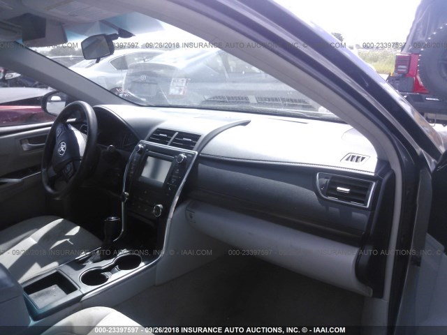 4T4BF1FKXFR479309 - 2015 TOYOTA CAMRY LE/XLE/SE/XSE GRAY photo 5