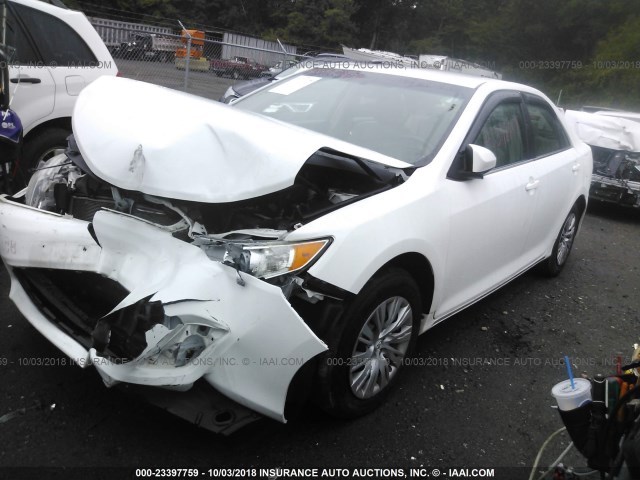 4T1BF1FK6DU255123 - 2013 TOYOTA CAMRY L/SE/LE/XLE WHITE photo 2