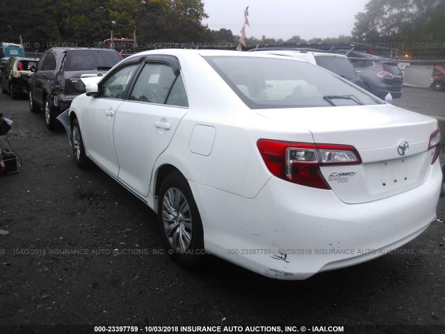 4T1BF1FK6DU255123 - 2013 TOYOTA CAMRY L/SE/LE/XLE WHITE photo 3