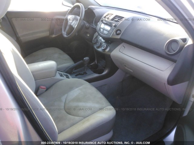 2T3ZF4DV7AW043220 - 2010 TOYOTA RAV4 ვერცხლისფერი ფოტო 5