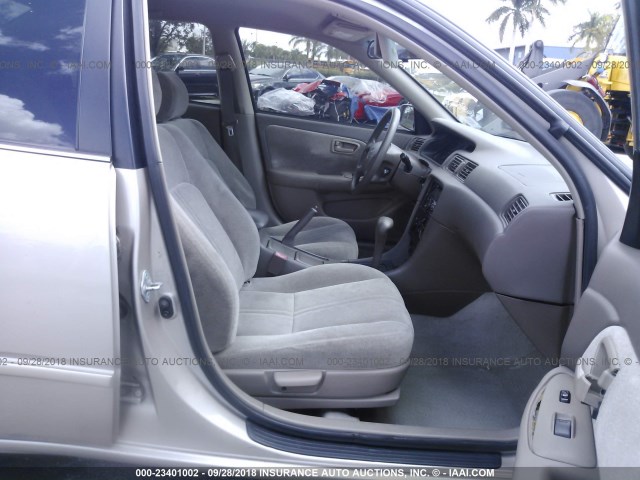 4T1BG22K7WU200157 - 1998 TOYOTA CAMRY CE/LE/XLE 米色 照片 5