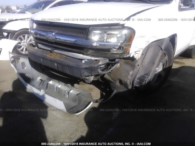 1GNDS13S242286577 - 2004 CHEVROLET TRAILBLAZER LS/LT WHITE photo 6