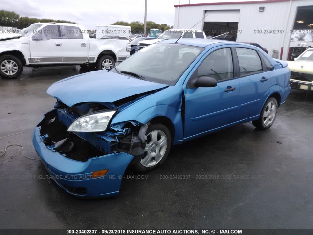 1FAFP34NX7W142298 - 2007 FORD FOCUS ZX4/S/SE/SES BLUE photo 2