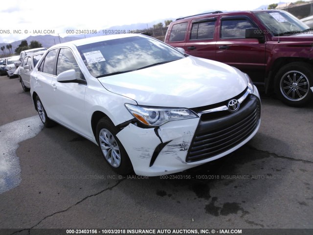 4T4BF1FK4GR545869 - 2016 TOYOTA CAMRY LE/XLE/SE/XSE WHITE photo 1