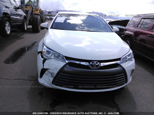 4T4BF1FK4GR545869 - 2016 TOYOTA CAMRY LE/XLE/SE/XSE WHITE photo 6
