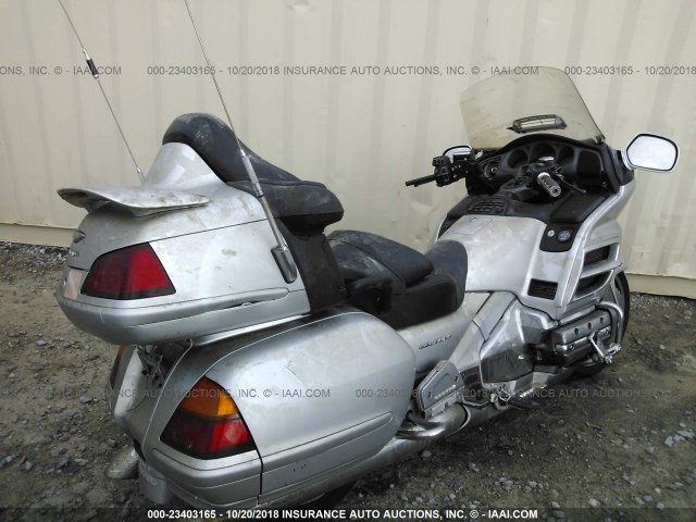 1HFSC47095A413202 - 2005 HONDA GL1800 SILVER photo 4