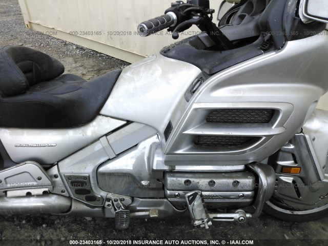 1HFSC47095A413202 - 2005 HONDA GL1800 SILVER photo 8