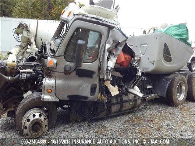 3AKJGLD54ESFN2159 - 2014 FREIGHTLINER CASCADIA 125  SILVER photo 2