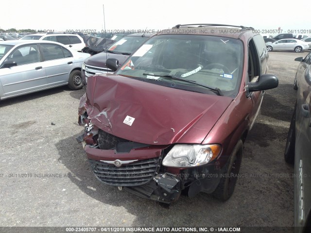 1C8GJ25301B199923 - 2001 CHRYSLER VOYAGER MAROON photo 2