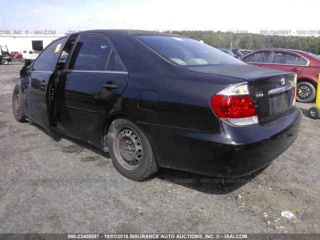 JTDBE32K253033047 - 2005 TOYOTA CAMRY LE/XLE/SE BLACK photo 3