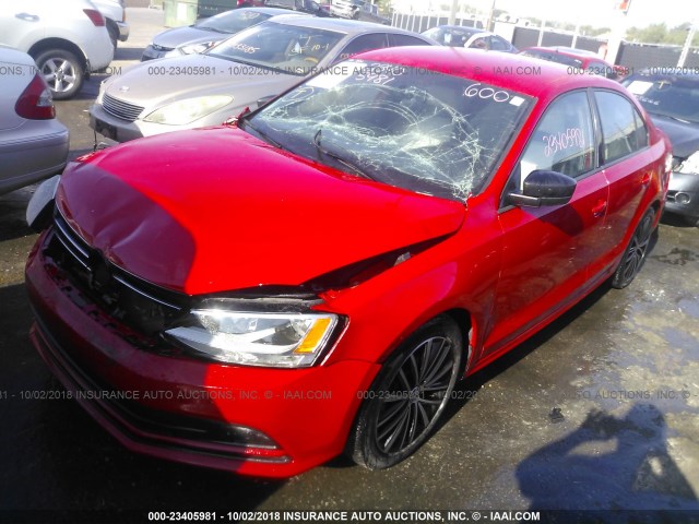 3VWD17AJ5GM302869 - 2016 VOLKSWAGEN JETTA SPORT RED photo 2