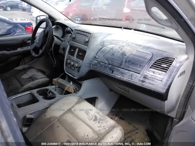 2C4RDGCG7DR576516 - 2013 DODGE GRAND CARAVAN SXT GOLD photo 5