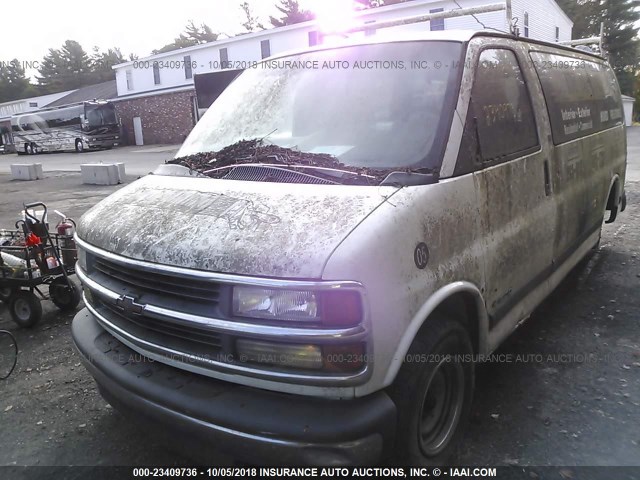 1GNFG15WX11228812 - 2001 CHEVROLET EXPRESS G1500  WHITE photo 2