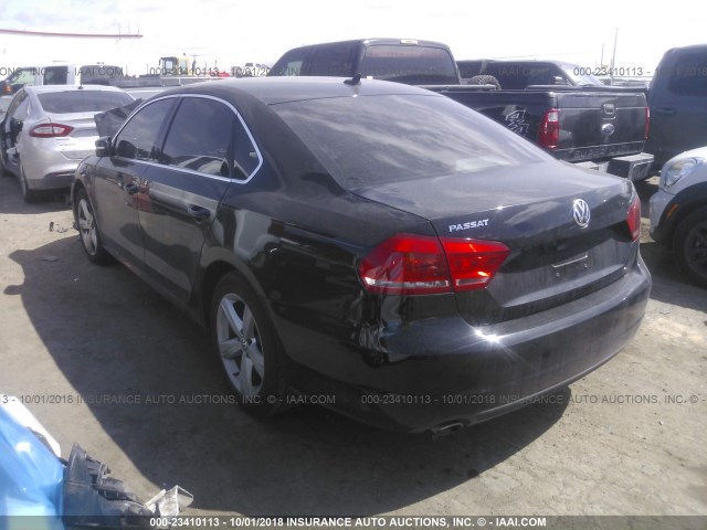 1VWBH7A37DC043254 - 2013 VOLKSWAGEN PASSAT SE BLACK photo 3