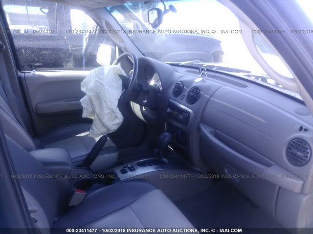 1J4GL38K15W537004 - 2005 JEEP LIBERTY RENEGADE GRAY photo 5