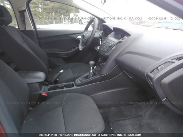 1FADP3FE5JL320440 - 2018 FORD FOCUS SE ORANGE photo 5