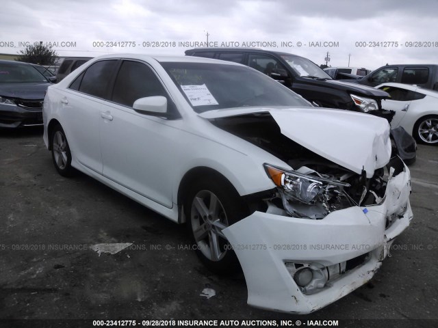 4T1BF1FKXCU151491 - 2012 TOYOTA CAMRY SE/LE/XLE WHITE photo 1