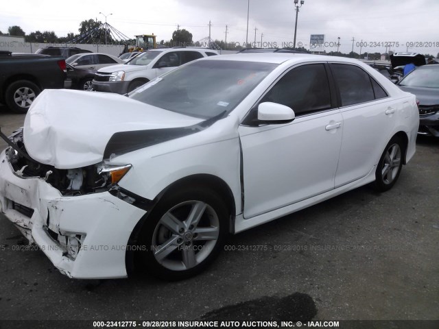 4T1BF1FKXCU151491 - 2012 TOYOTA CAMRY SE/LE/XLE WHITE photo 2