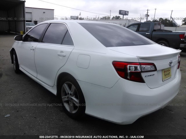 4T1BF1FKXCU151491 - 2012 TOYOTA CAMRY SE/LE/XLE WHITE photo 3