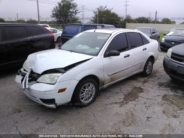 1FAFP34N37W251671 - 2007 FORD FOCUS ZX4/S/SE/SES WHITE photo 2