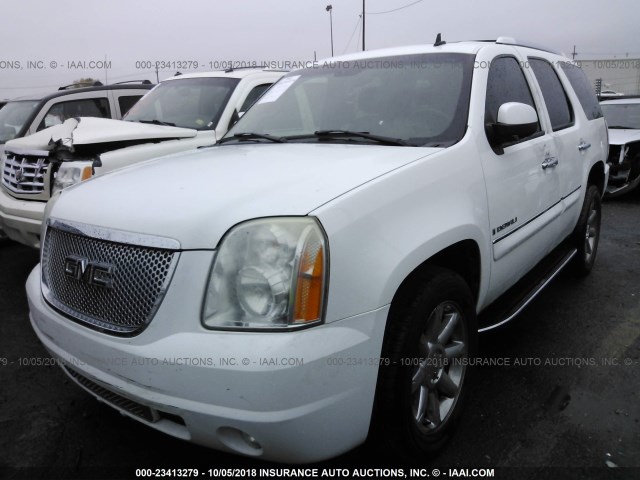 1GKFK63888J111267 - 2008 GMC YUKON DENALI WHITE photo 2