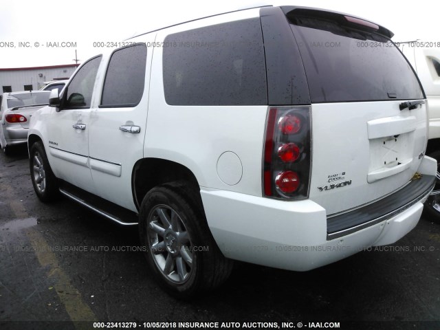 1GKFK63888J111267 - 2008 GMC YUKON DENALI WHITE photo 3