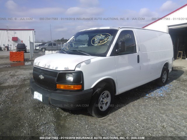 1GCFG15T451168322 - 2005 CHEVROLET EXPRESS G1500  WHITE photo 2