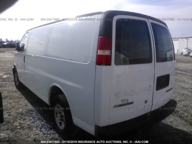 1GCFG15T451168322 - 2005 CHEVROLET EXPRESS G1500  WHITE photo 3