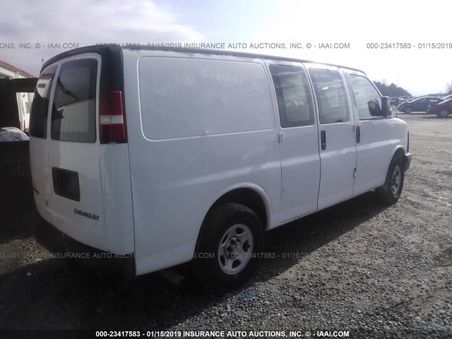 1GCFG15T451168322 - 2005 CHEVROLET EXPRESS G1500  WHITE photo 4