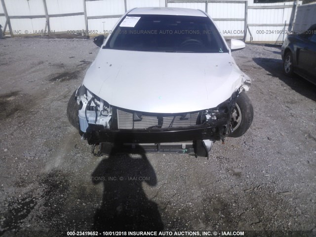 4T1BF1FK8HU311052 - 2017 TOYOTA CAMRY LE/XLE/SE/XSE WHITE photo 6