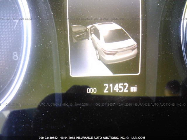 4T1BF1FK8HU311052 - 2017 TOYOTA CAMRY LE/XLE/SE/XSE WHITE photo 7