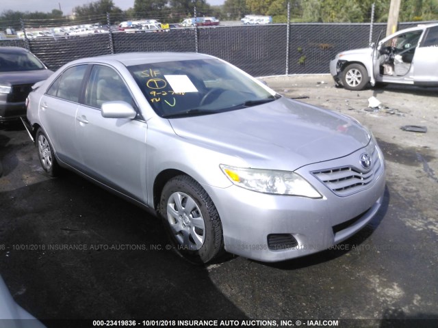 4T1BF3EK0BU601032 - 2011 TOYOTA CAMRY SE/LE/XLE GRAY photo 1