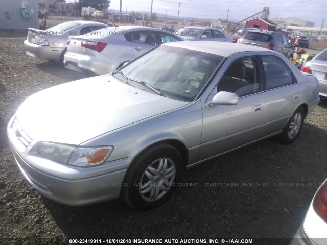 JT2BG22K3Y0454522 - 2000 TOYOTA CAMRY CE/LE/XLE SILVER photo 2