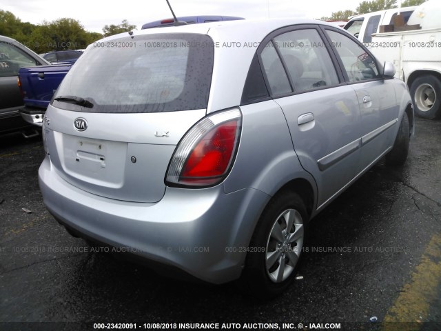 KNADH5A31A6646627 - 2010 KIA RIO LX/SX SILVER photo 4