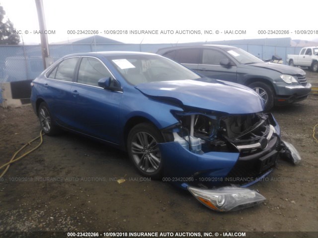4T1BF1FK8HU633982 - 2017 TOYOTA CAMRY LE/XLE/SE/XSE BLUE photo 1