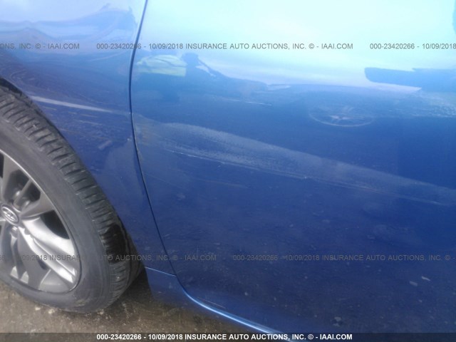 4T1BF1FK8HU633982 - 2017 TOYOTA CAMRY LE/XLE/SE/XSE BLUE photo 6