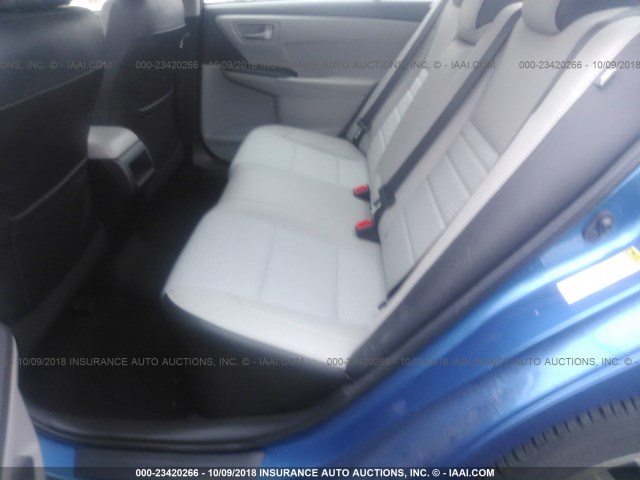 4T1BF1FK8HU633982 - 2017 TOYOTA CAMRY LE/XLE/SE/XSE BLUE photo 8
