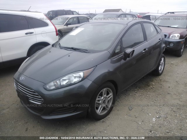 3FADP4BJ9JM104467 - 2018 FORD FIESTA SE GRAY photo 2