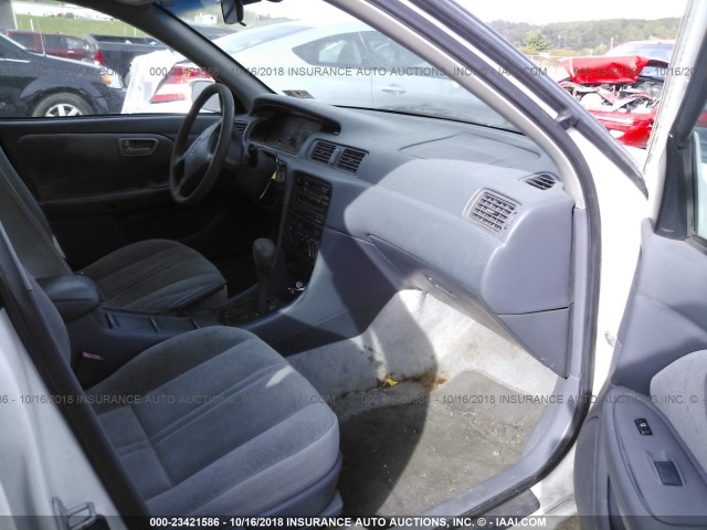 4T1BG22K8XU516605 - 1999 TOYOTA CAMRY CE/LE/XLE WHITE photo 5