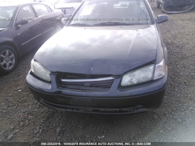 JT2BG22K1Y0408008 - 2000 TOYOTA CAMRY CE/LE/XLE GRAY photo 6