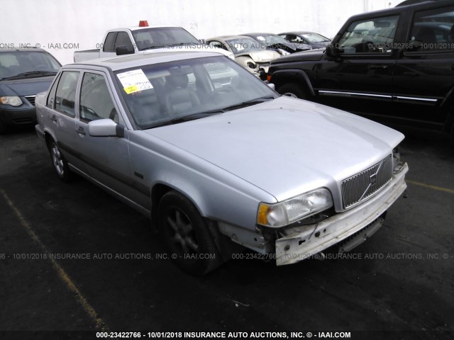 YV1LS5544V2360944 - 1997 VOLVO 850 SILVER photo 1