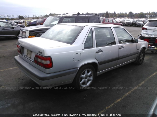 YV1LS5544V2360944 - 1997 VOLVO 850 SILVER photo 4