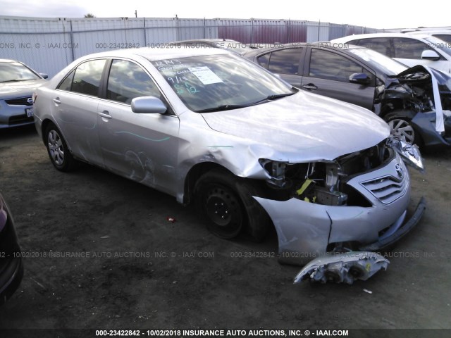 4T4BF3EK1BR137111 - 2011 TOYOTA CAMRY SE/LE/XLE 银色 照片 1