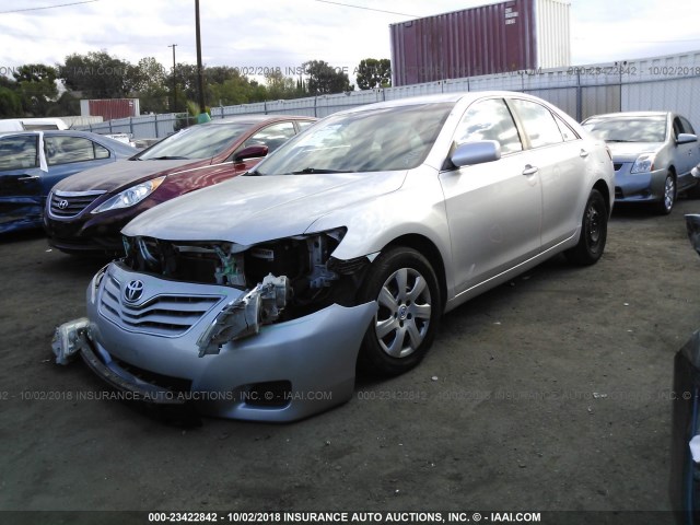 4T4BF3EK1BR137111 - 2011 TOYOTA CAMRY SE/LE/XLE 银色 照片 2