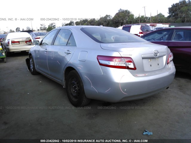 4T4BF3EK1BR137111 - 2011 TOYOTA CAMRY SE/LE/XLE 银色 照片 3