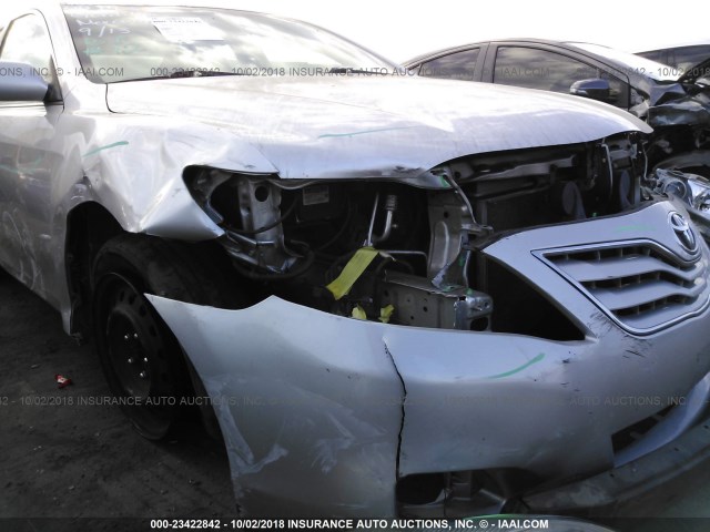 4T4BF3EK1BR137111 - 2011 TOYOTA CAMRY SE/LE/XLE 银色 照片 6