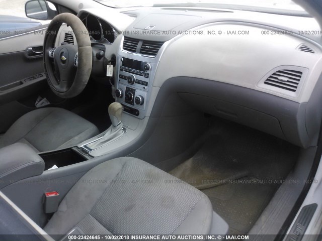 1G1ZC5E06CF143856 - 2012 CHEVROLET MALIBU 1LT WHITE photo 5