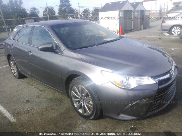 4T1BF1FK9HU329799 - 2017 TOYOTA CAMRY LE/XLE/SE/XSE GRAY photo 1