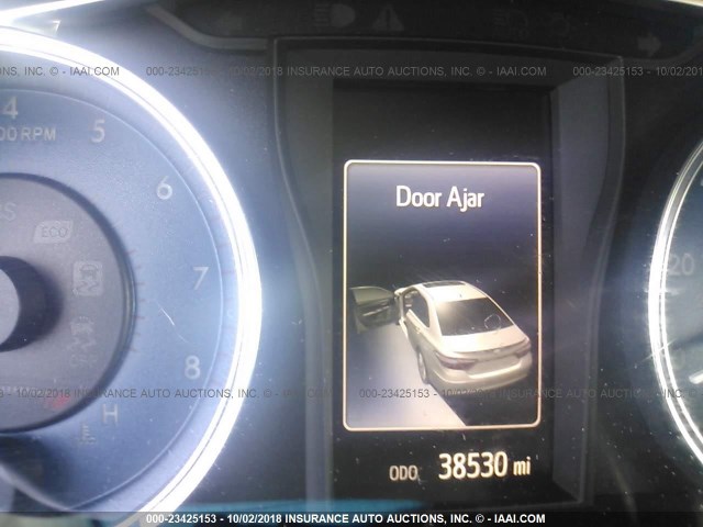 4T1BF1FK9HU329799 - 2017 TOYOTA CAMRY LE/XLE/SE/XSE GRAY photo 7