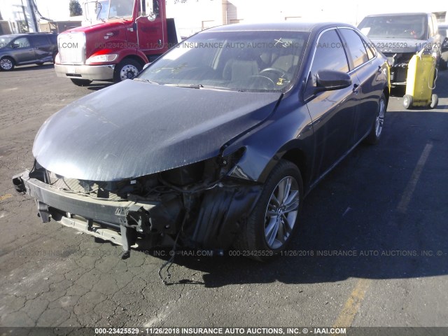 4T1BF1FKXFU089787 - 2015 TOYOTA CAMRY LE/XLE/SE/XSE BLUE photo 2
